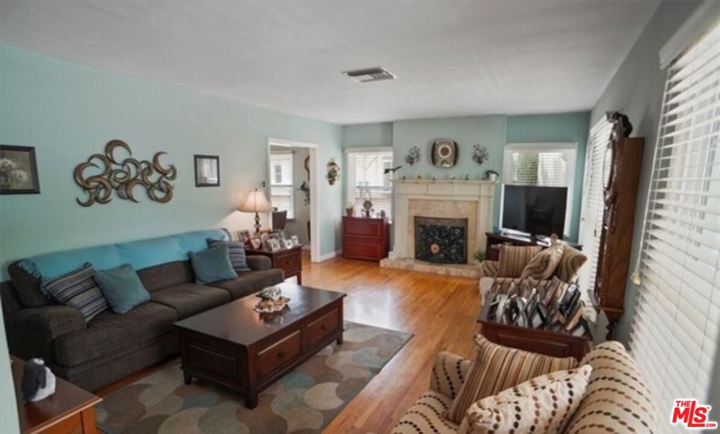 6453 Montgomery Avenue Lake Balboa CA, 9140663788952852097122