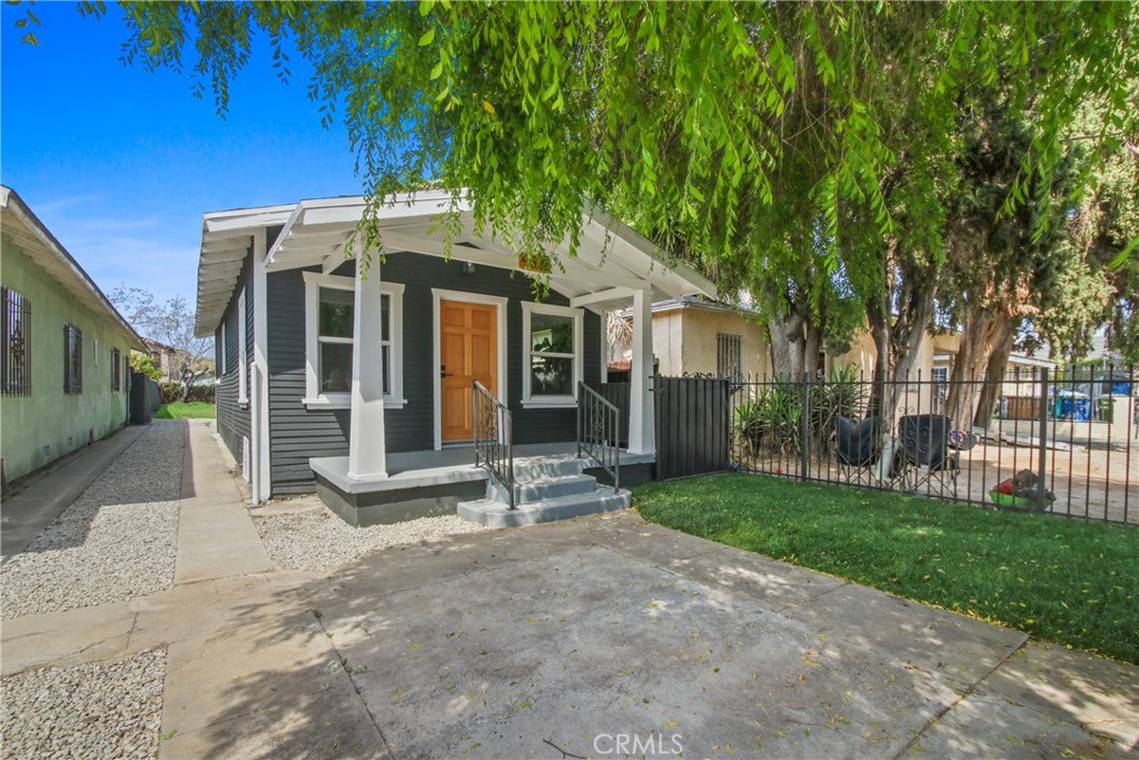 9525 Holmes Avenue, Los Ángeles CA, 9000263821210672771120