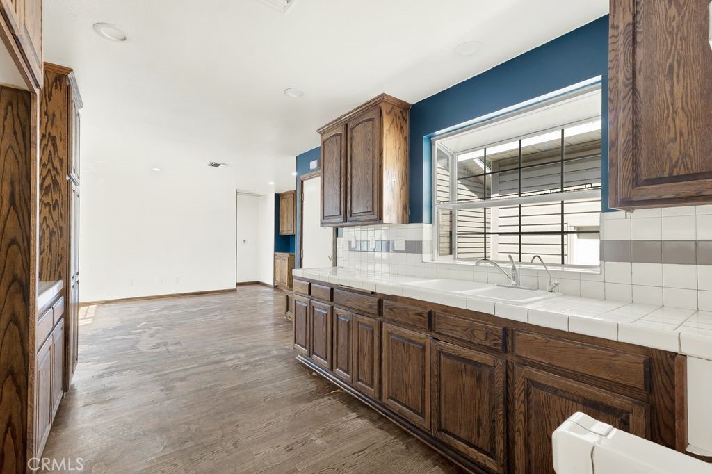22319 Park Street Newhall CA, 9132163679296616193121