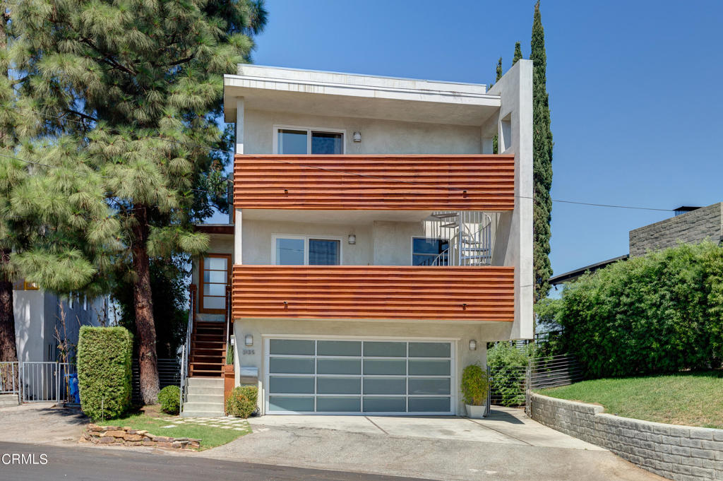 2135 Park Drive Los Angeles CA, 9002664100029941506120