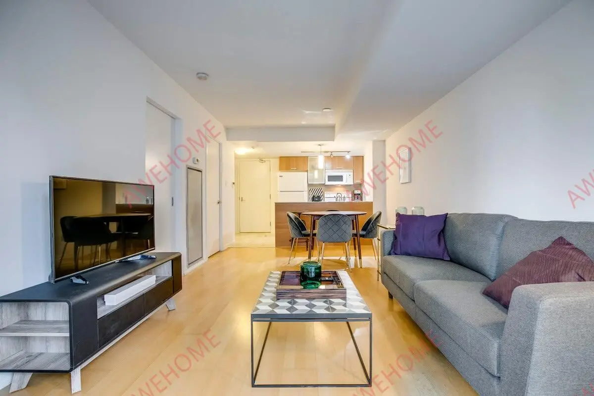 Bay and College - 1 Bedroom Suite63746370884611122