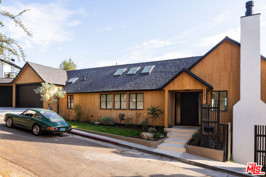 5693 Spreading Oak Drive, Los Angeles CA, 9006863623538062337121