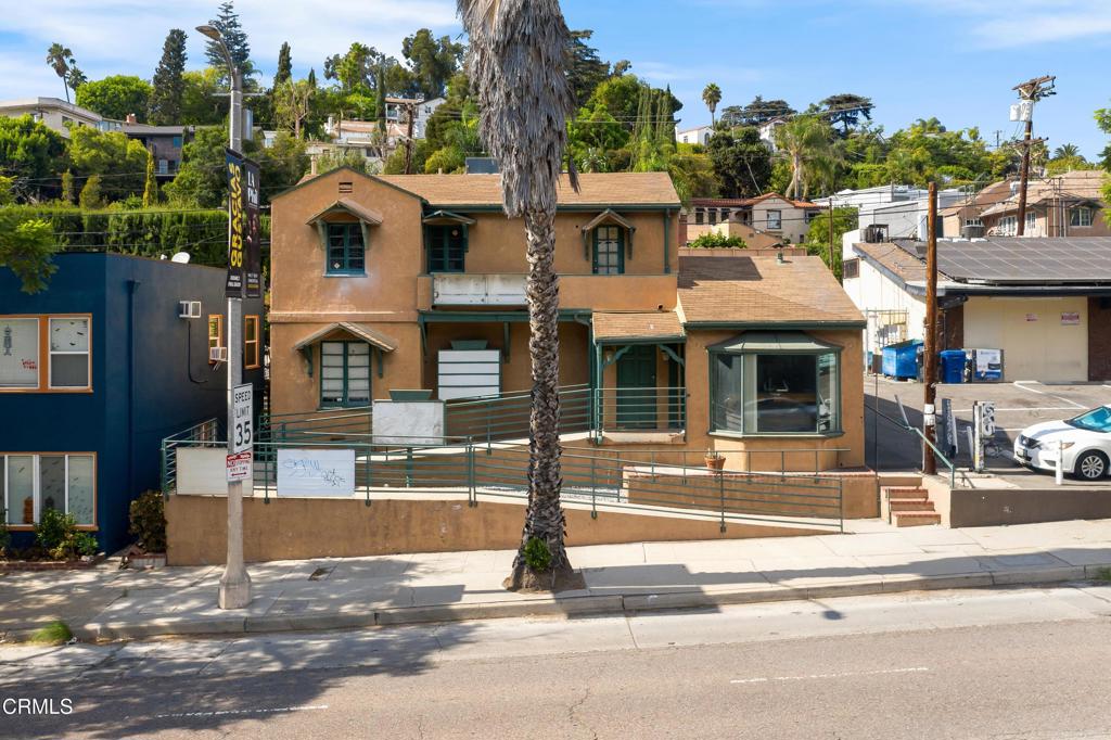 3325 Barham Boulevard Los Angeles CA, 9006864132602653442120
