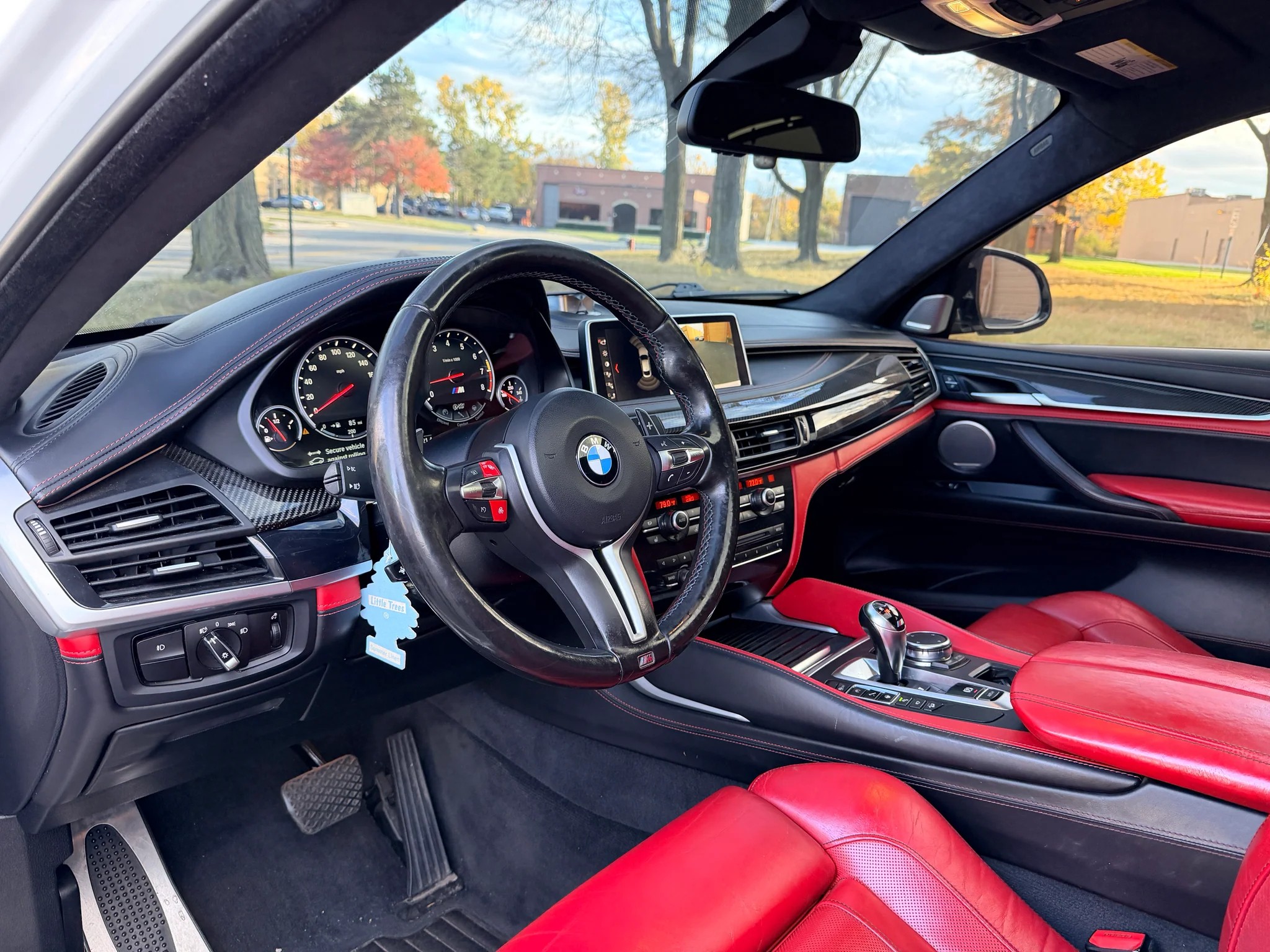 2016 BMW X6 M SUV de 4 puertas64185866460545122