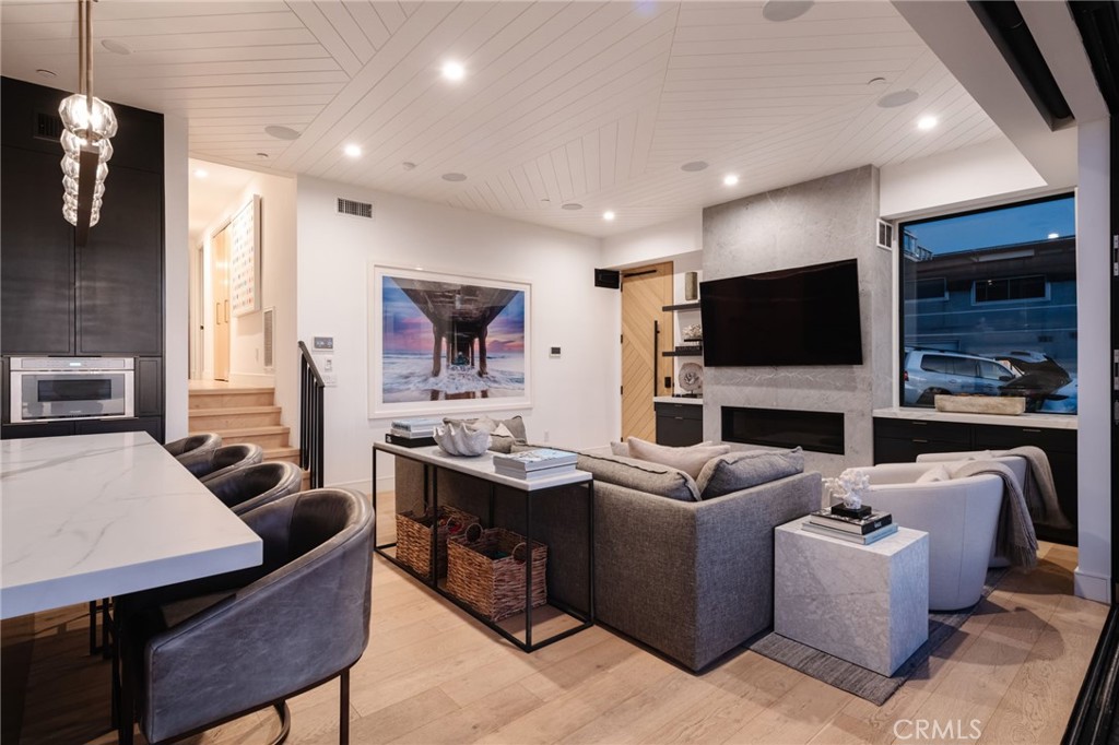 2200 The Strand A Manhattan Beach CA, 9026664086627746177122
