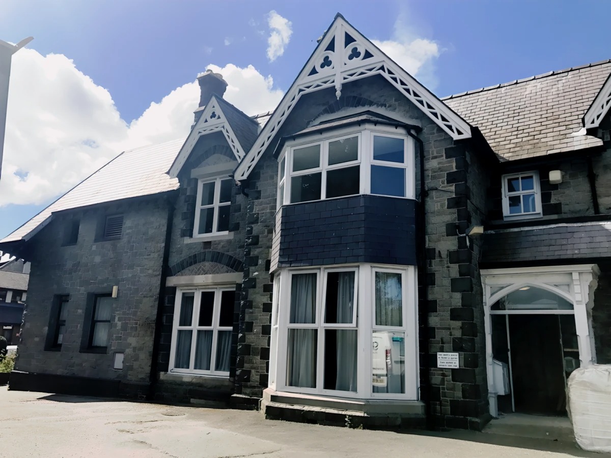 Meirion Hall64195593940355123