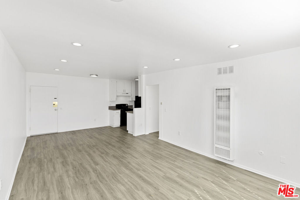 15314 Gault Street 313 Van Nuys CA, 9140664119706159491120