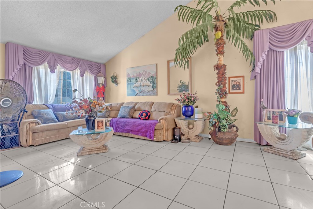 9301 Karmont Avenue, South Gate CA, 9028063632229378177121