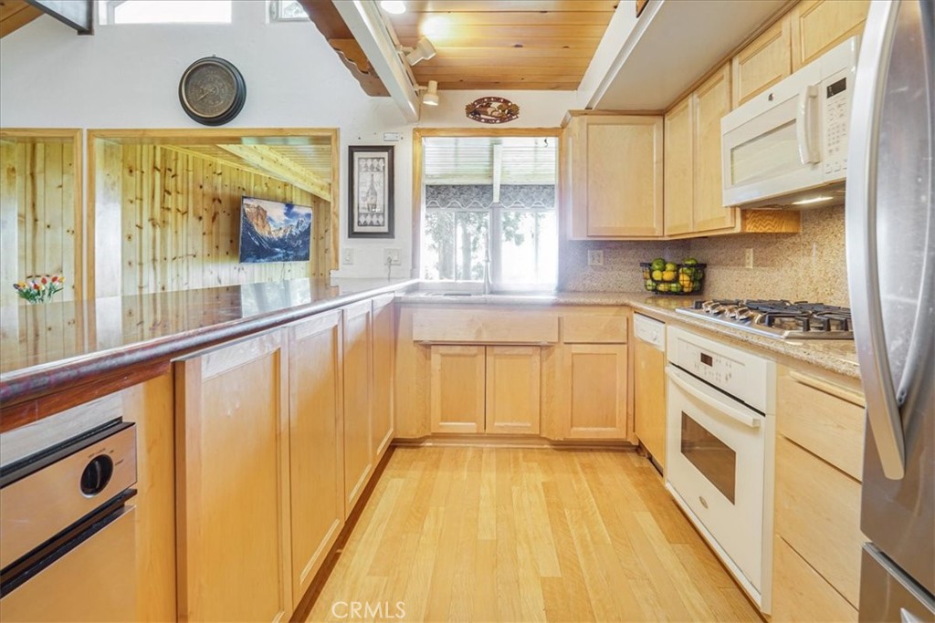 1954 Nob Hill Drive, Running Springs CA, 9238264107587868417120