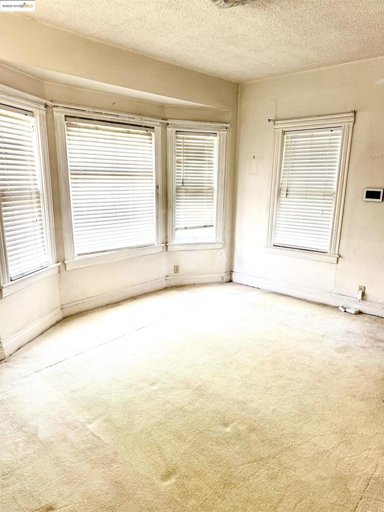 2823 S La Salle Ave, Los Angeles CA, 9001864065360424961121