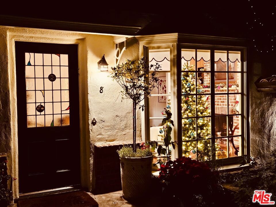 10966 Strathmore Drive 8 Los Angeles CA, 9002464086758401283120