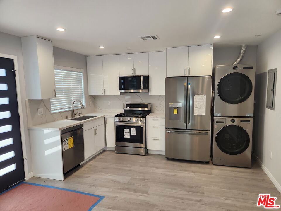 4946 1/2 S Topanga Boulevard Woodland Hills CA, 9136463659416337921122