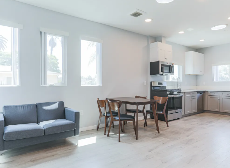 1231 W 36th Pl634327965096971216