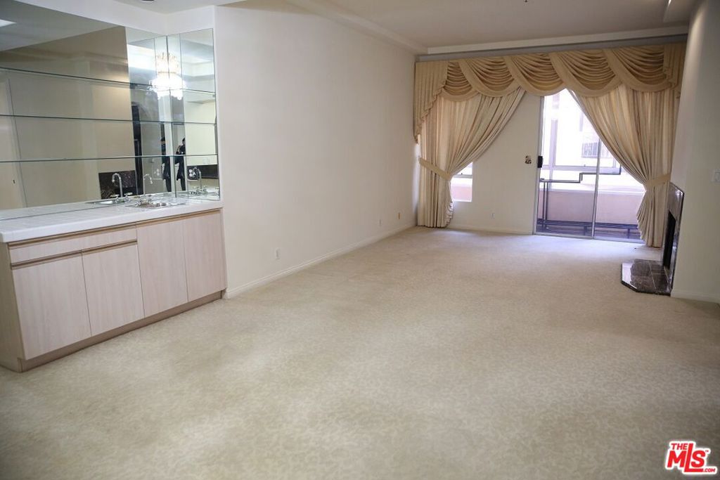 4830 Elmwood Avenue 203 Los Angeles CA, 9000464100901464705122