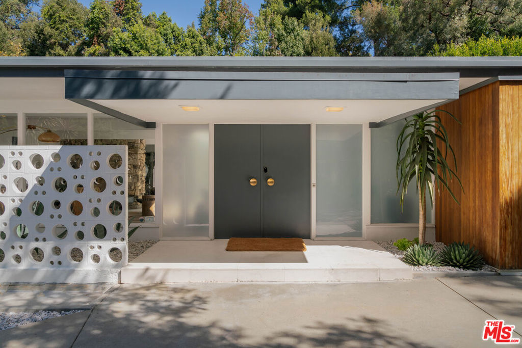 3122 Nichols Canyon Road, Los Angeles CA, 9004664122222221058122