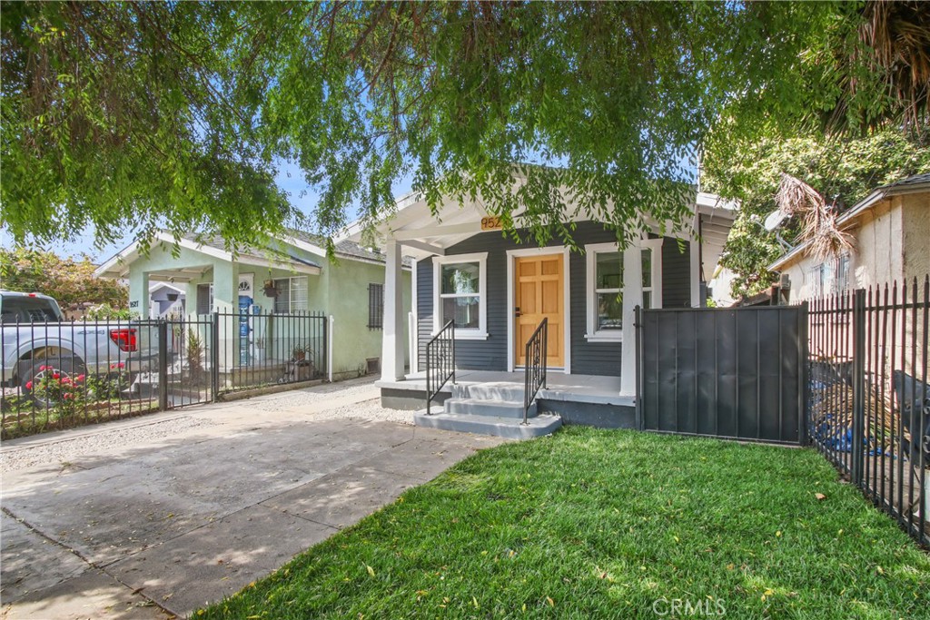 9525 Holmes Avenue, Los Ángeles CA, 9000263821210672771121