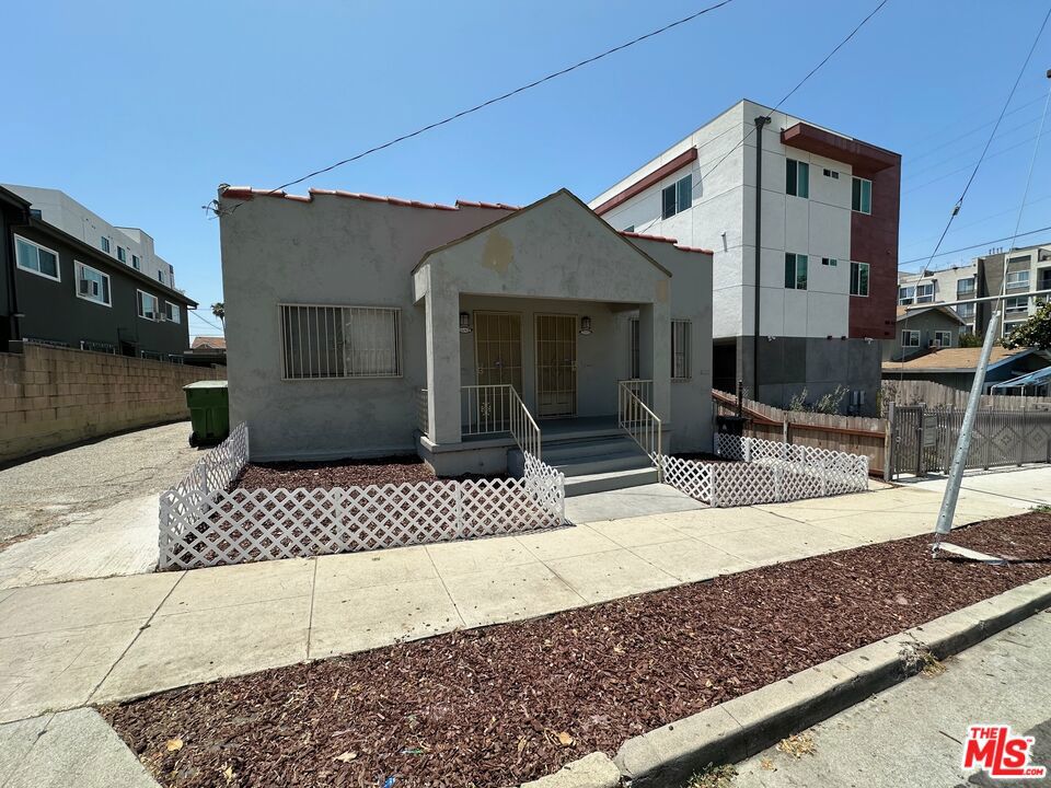 1113 S Hobart Boulevard Los Angeles CA, 9000664131287929474120