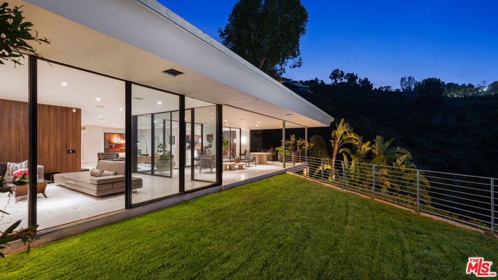 10556 Fontenelle Way Los Angeles CA, 9007763868176063617120