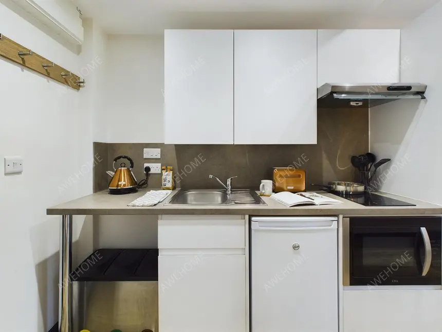 Eden Square - Estudio Bronce64364685339777123