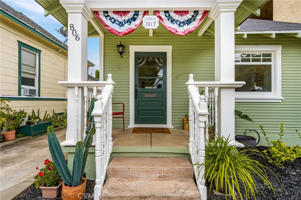 806 N Minter Street Santa Ana CA, 9270163711113117315120
