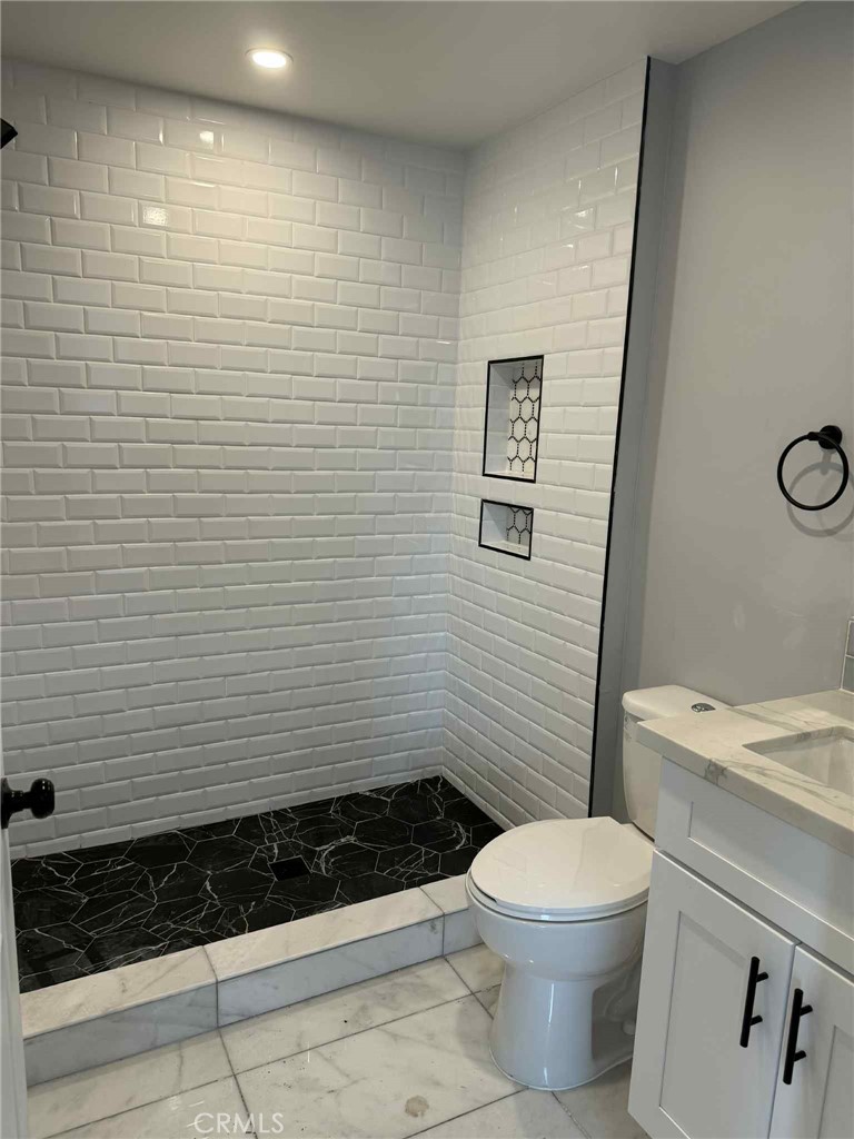 $1,950/mes 1860 W 48th St Los Angeles CA, 9006264045550177921120