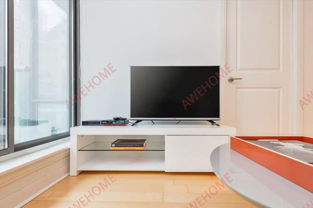 Downtown Hotel Style Yorkville 1 Bedroom with Den63753791989379122