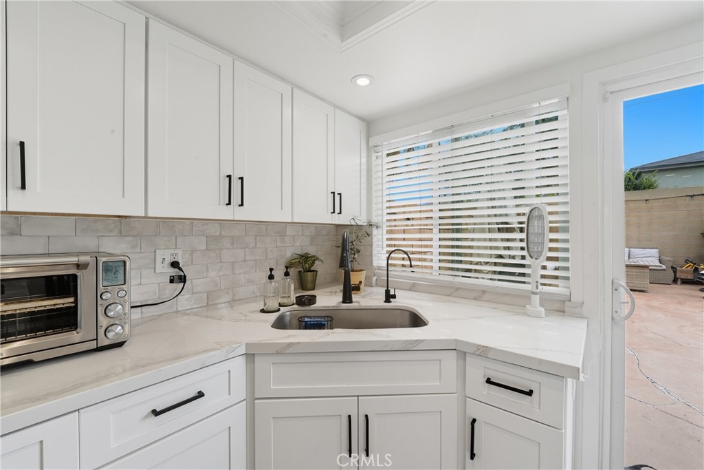 982 Sarah Way, Anaheim CA, 9280563879551903875122