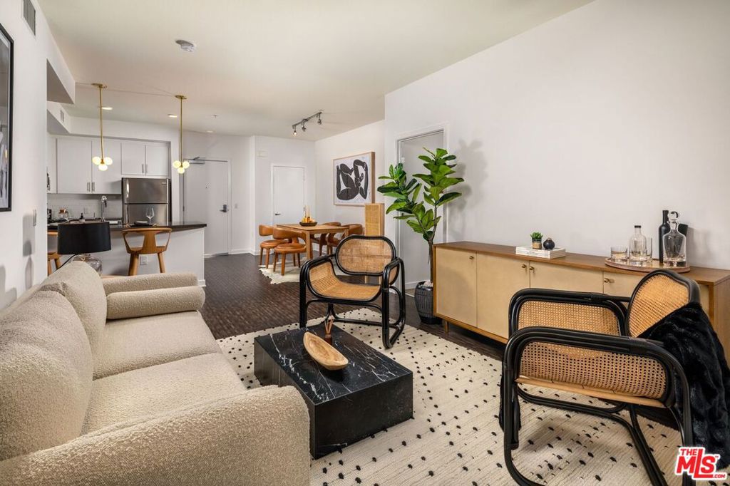 1120 W 6th Street 1316 Los Angeles CA, 9001764108017763841122