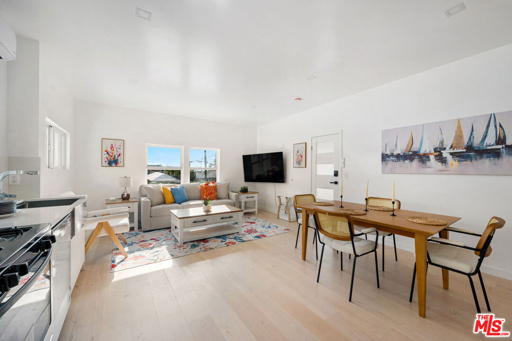 117 W Channel Road 117 Santa Monica CA, 9040264109139320835120