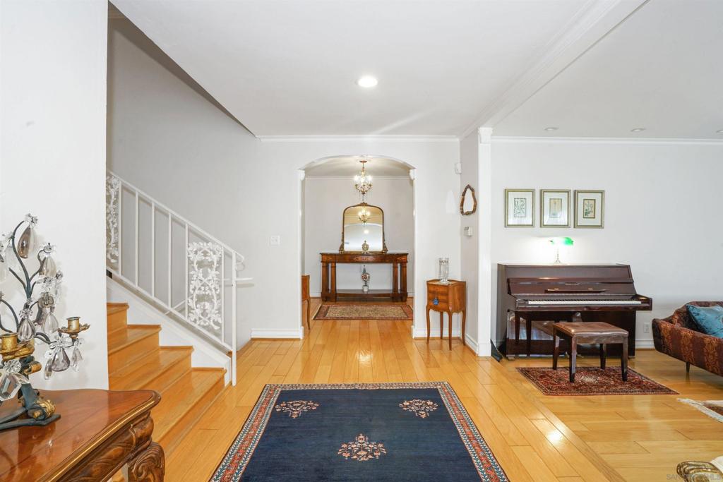 6089 Avenida Chamnez La Jolla CA, 9203764130982007299120