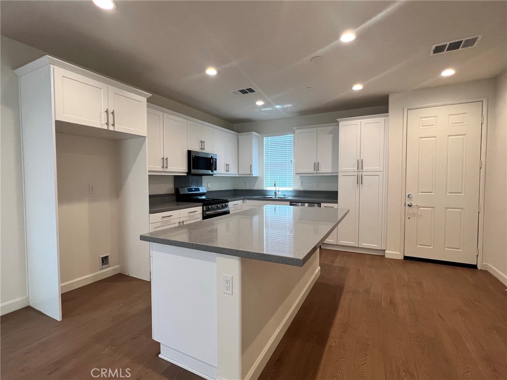 130 Grove Court Perris CA, 9257163813094160131121