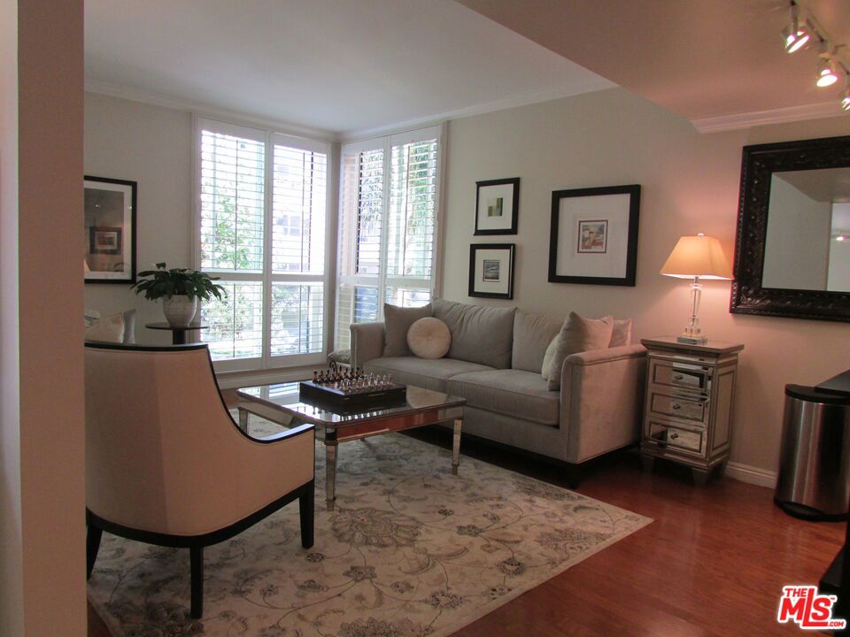1550 Greenfield Avenue 201 Los Angeles CA, 9002564134207797249121