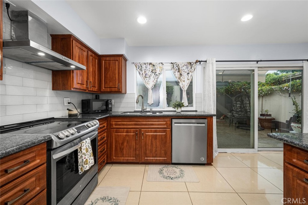 4046 Via Encinas Cypress CA, 9063064080049639042122