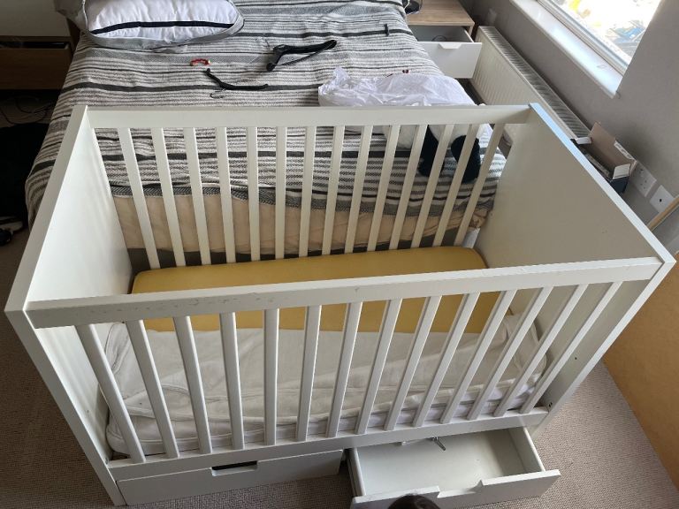 White Wooden Crib with Storage Drawer for Sale