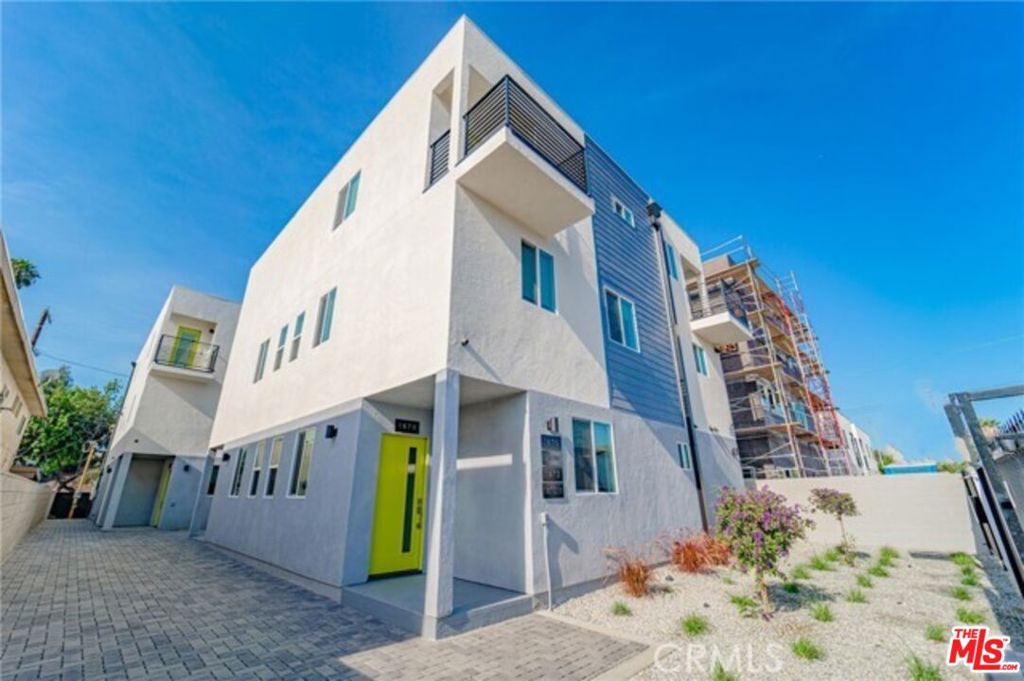1870 W 20th Street Los Angeles CA, 9000764119916799875120
