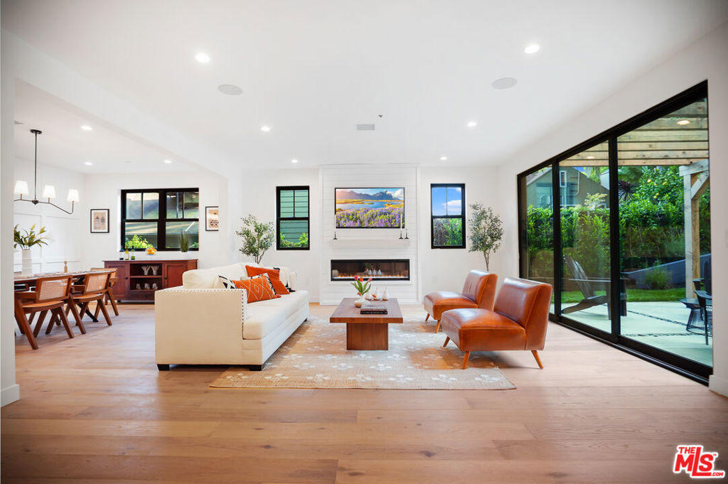 1979 N Alexandria Avenue Los Angeles CA, 9002763770041166465120