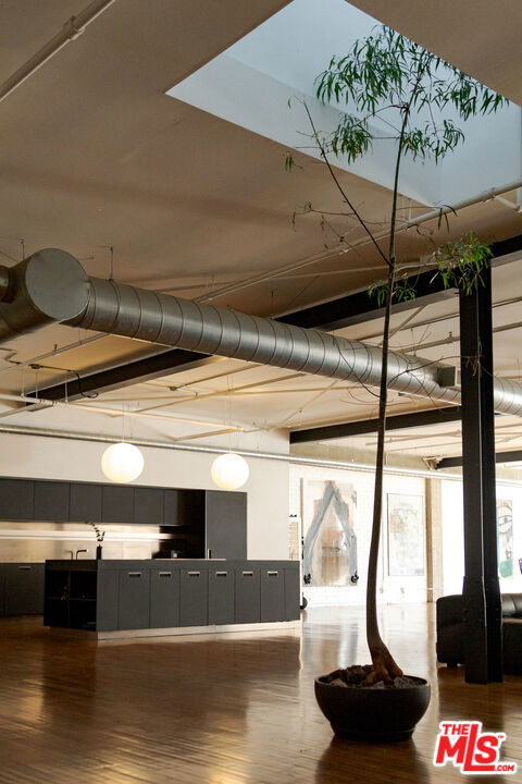 500 Molino Street 218 Los Ángeles CA, 9001364120142031745122