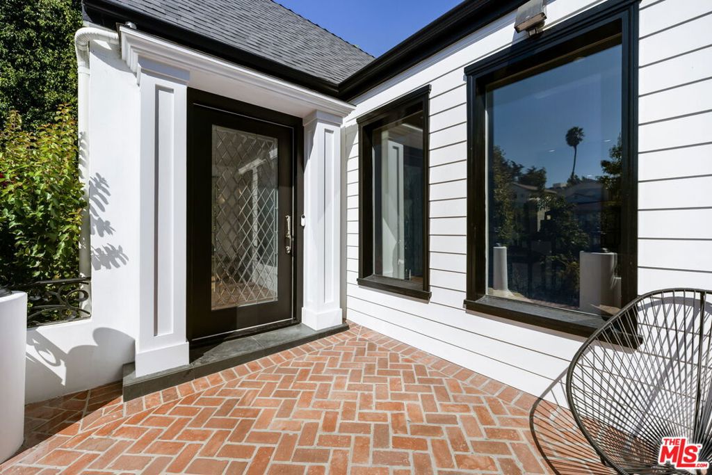 1520 Comstock Avenue, Los Angeles CA, 9002463857757140353122