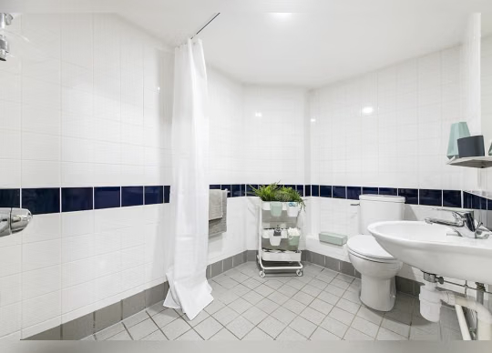 Sheffield 3, Sheffield Ensuite Silver64275452935553124