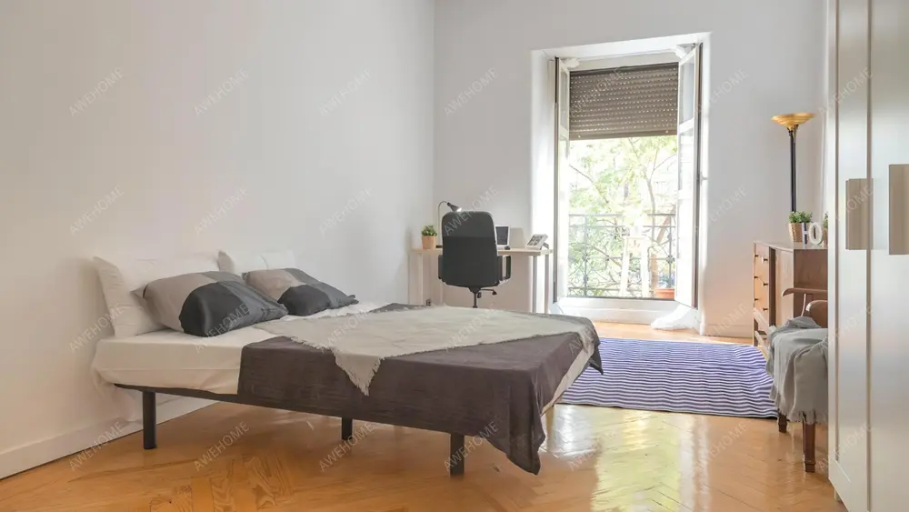 Amplio dormitorio doble en Madrid, cerca del Parque del Oeste