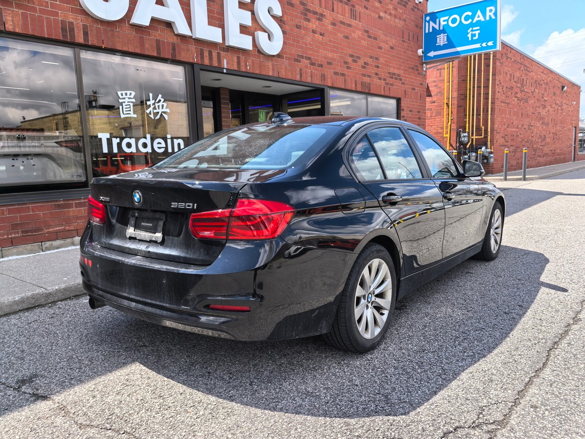 ﻿2017﻿ ﻿BMW﻿ ﻿3-Series﻿ ﻿320i xDrive64158154365697121
