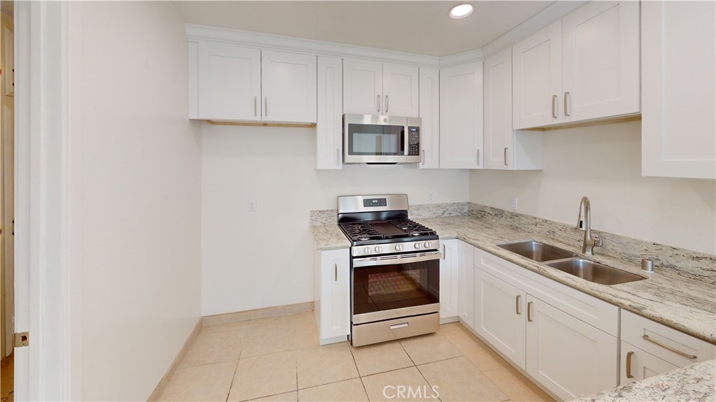 $2,850/month 16552 Goldenwest 2 Huntington Beach CA, 9264764098541402627122