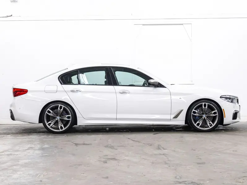 2018 BMW 5 Series64742471233410121